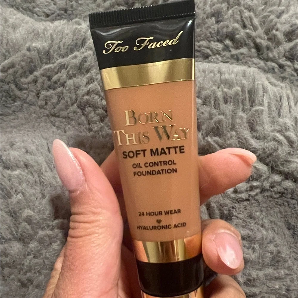 TOO FACED Born This Way Soft Matte Foundation